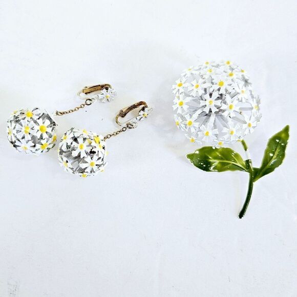 Vintage 1960's Demi Parure Large Metal Enameled Daisy Brooch Pin Earrings Set - Picture 9 of 9